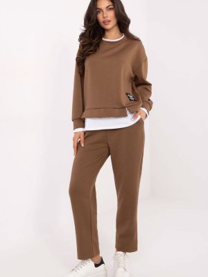 Σετ σε Καφέ - Refined femininity